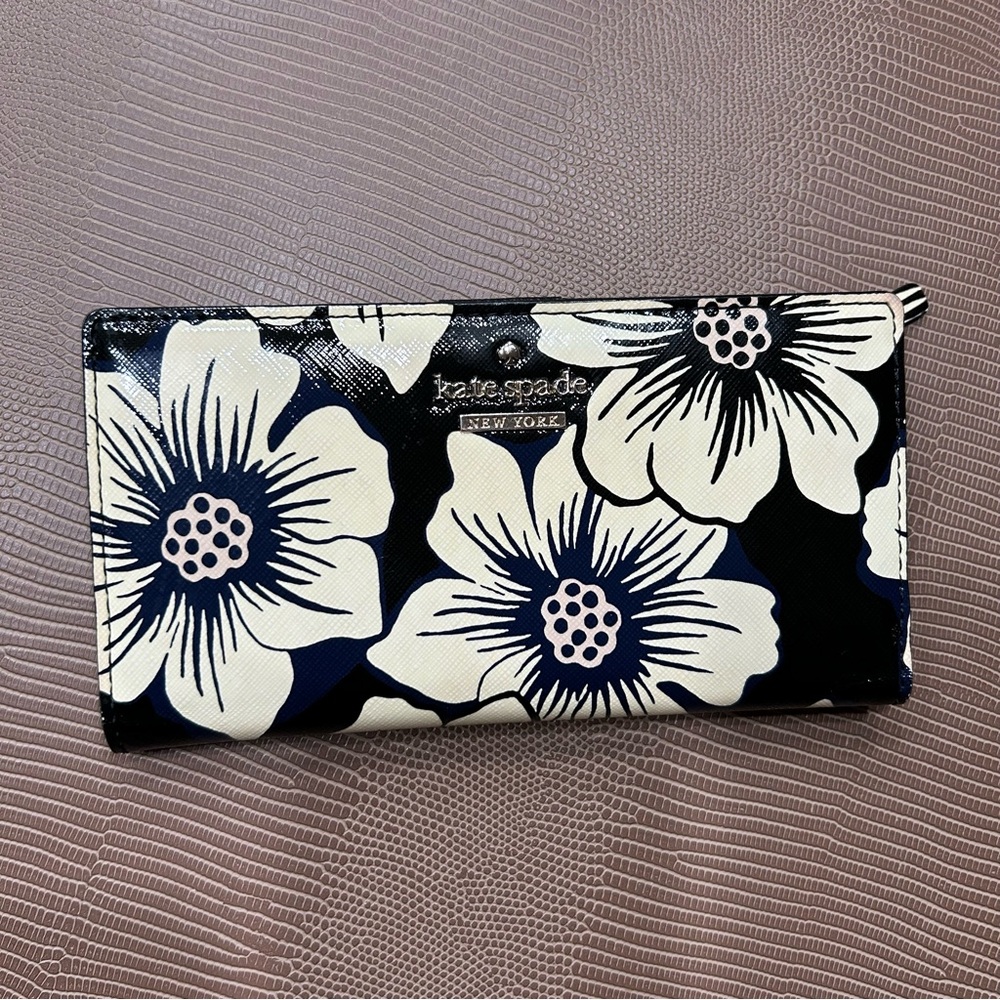 Kate Spade Black and Cream Floral Key Holder